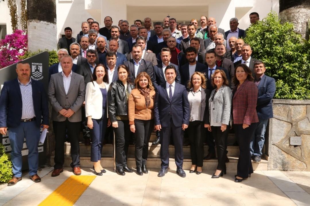 Muhtarlardan Başkan Aras&rsquo;a hayırlı olsun ziyareti