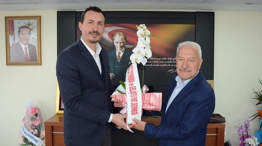 Başkan Yılmaz&rsquo;a tebrik ziyaretleri s&uuml;r&uuml;yor