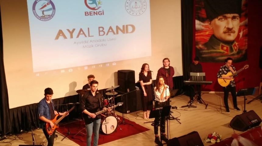 Lise &Ouml;ğrencilerinden muhteşem Konser