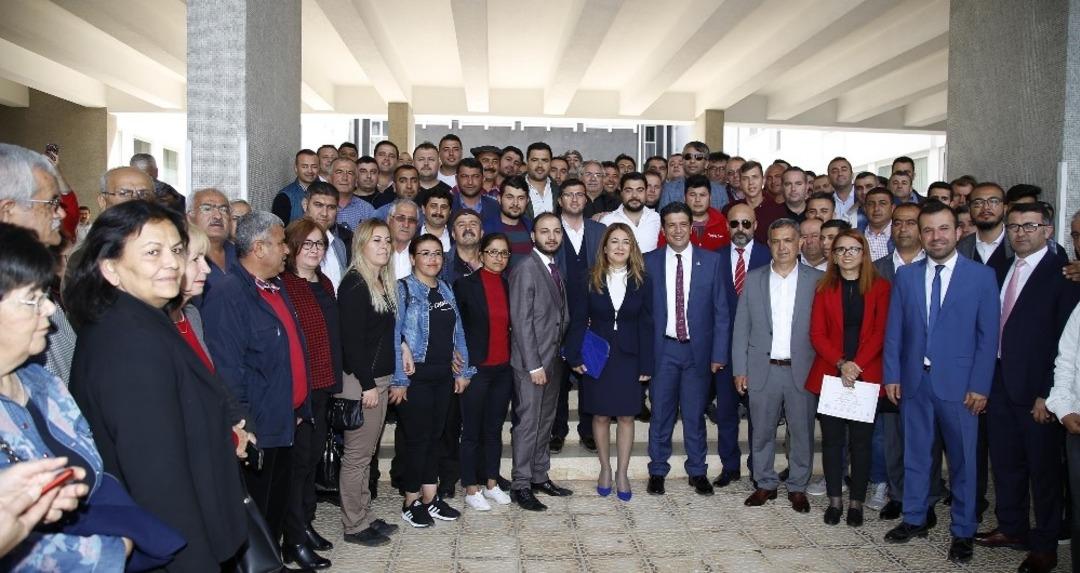 Başkan Turgay Gen&ccedil; mazbatasını aldı