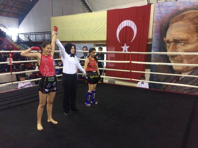 Muaythai Eğitim Merkezi 4 madalyayla döndü