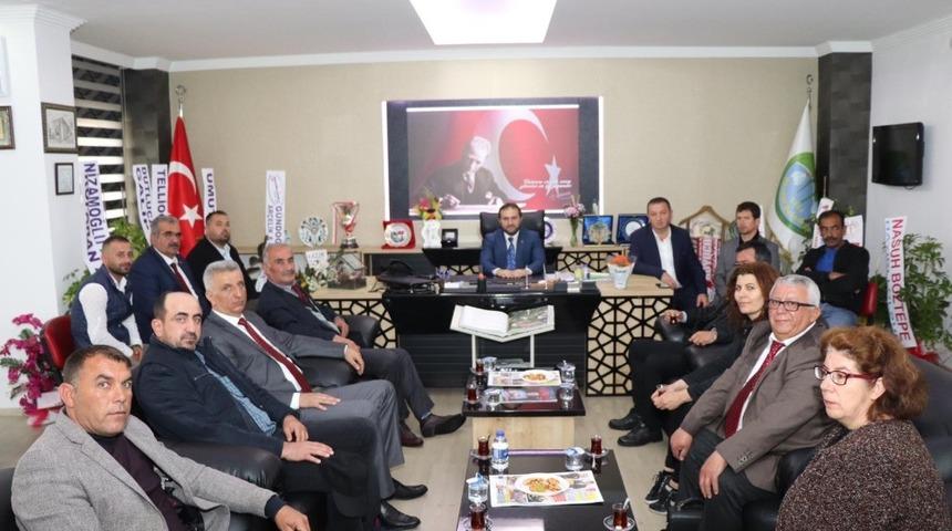 Yeni Başkan makamında rakip adayı ve il&ccedil;e teşkilatını ağırladı