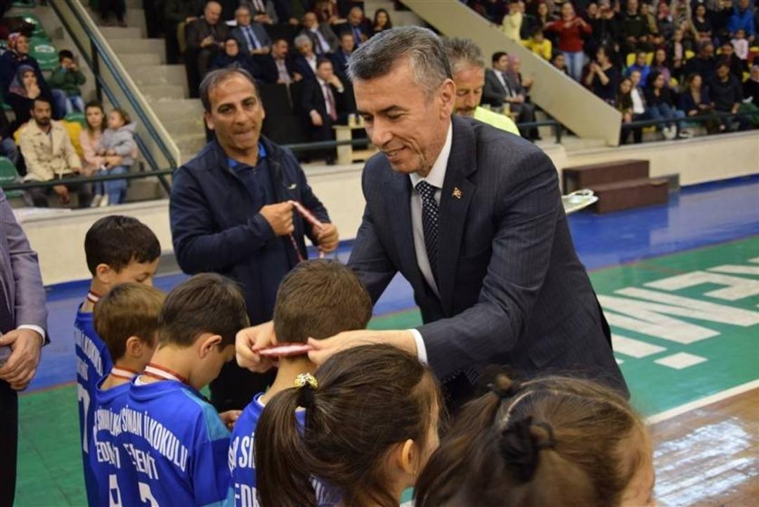 Edremit&rsquo;te geleneksel &ccedil;ocuk oyunları &ouml;d&uuml;lleri sahiplerini buldu