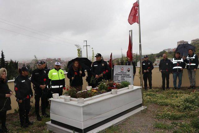 Şehit polisler mezarları başında anıldı