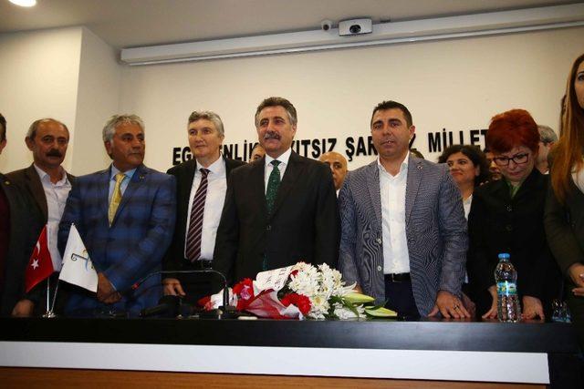 Bayraklı’da Serdar Sandal mesaiye başladı