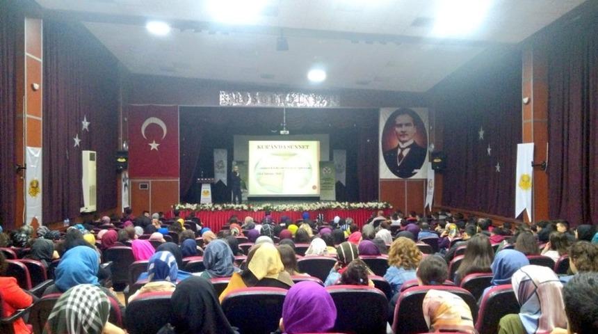 İzmir’de "Sünnetin Gerekliliği" adlı konferansa yoğun ilgi