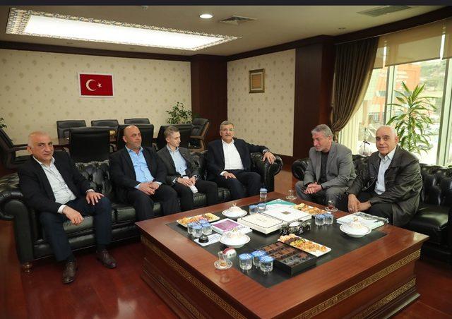 Başkan Murat Aydın’a her kesimden tebrik ziyareti