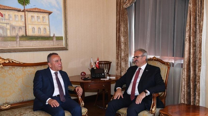 Başkan Böcek’ten ilk ziyaret Vali Karaloğlu’na