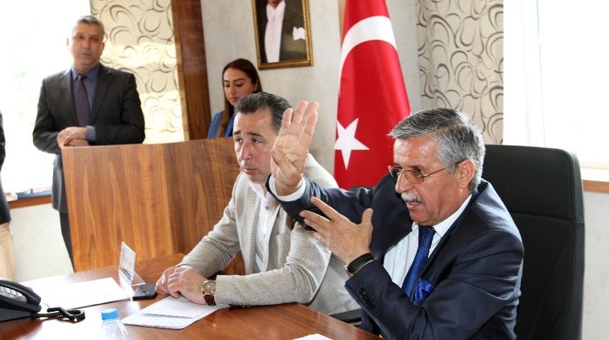 Kemer&rsquo;de se&ccedil;im sonrası ilk meclis toplantısı yapıldı