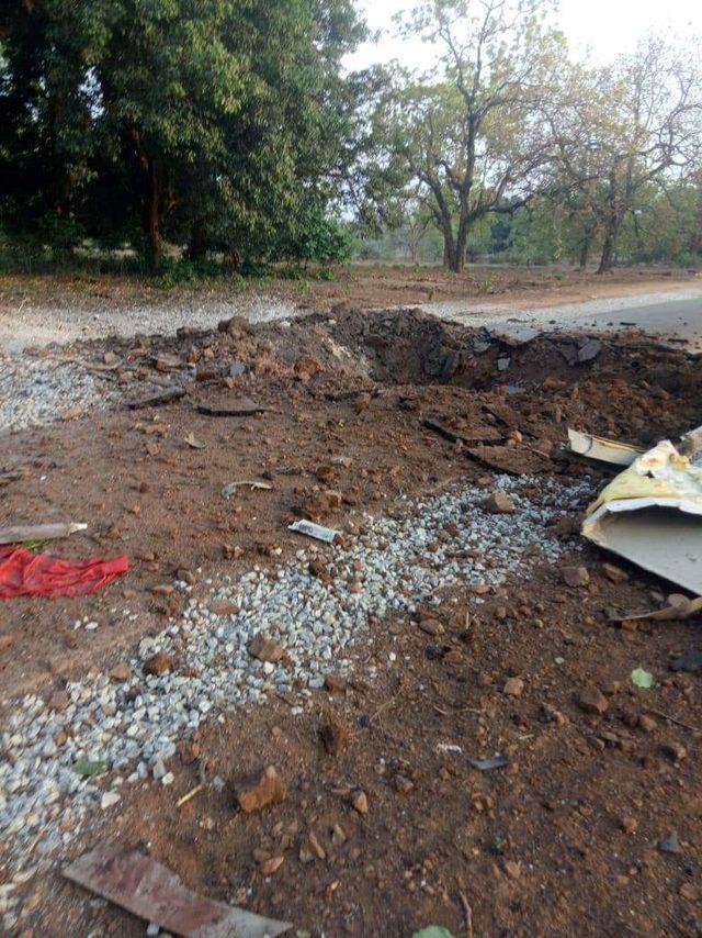 Hindistan’da siyasi parti konvoyuna bombalı saldırı: 5 ölü