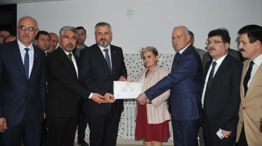 Bafra Belediye Başkanı Kılıç, mazbatasını aldı