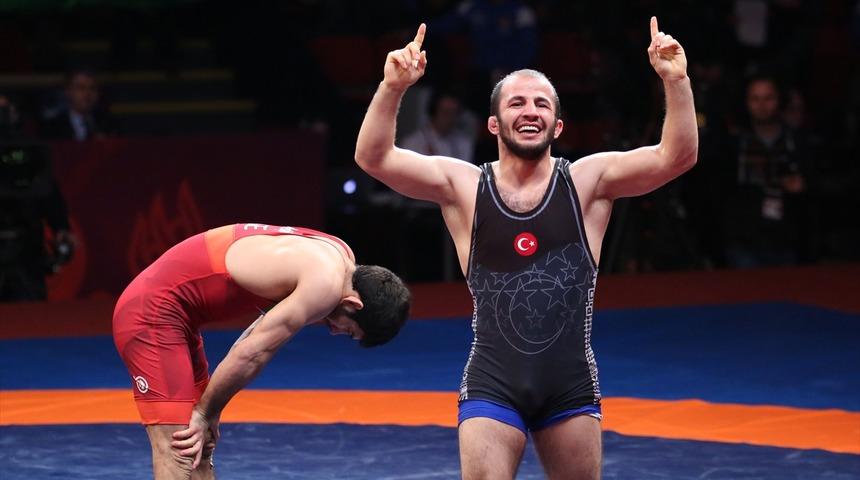 Mustafa Kaya Avrupa Güreş Şampiyonası'nda altın madalya kazandı