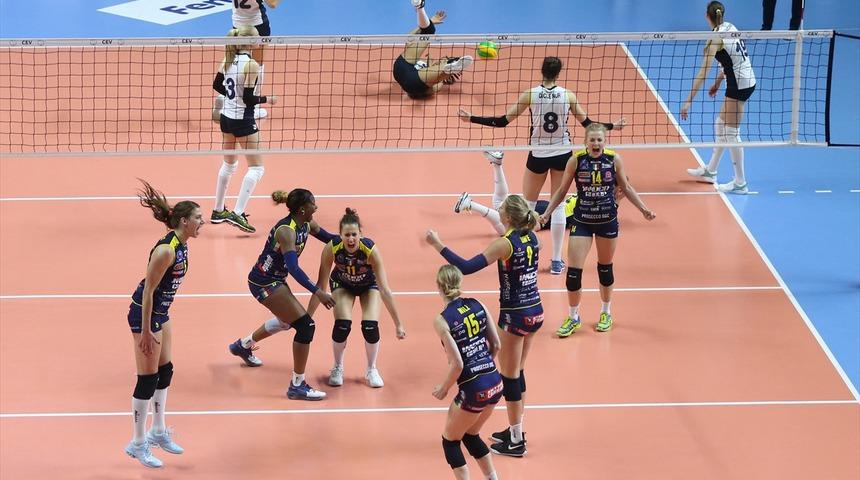 Fenerbahçe Opet, CEV Şampiyonlar Ligi'ne yarı finalde veda etti
