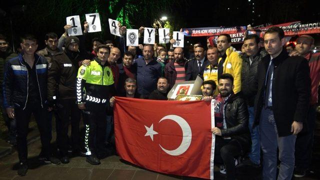 ‘Silahlı kavga’ ihbarına giden polislere pasta sürprizi