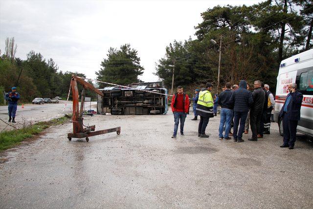 Manisa'da tarım işçilerini taşıyan midibüs kamyonla çarpıştı: 1 ölü, 12 yaralı