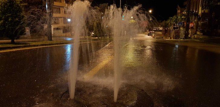 Kuşadası'nı sağnak yağış vurdu! Uyarılar dikkate alınmayınca... G5