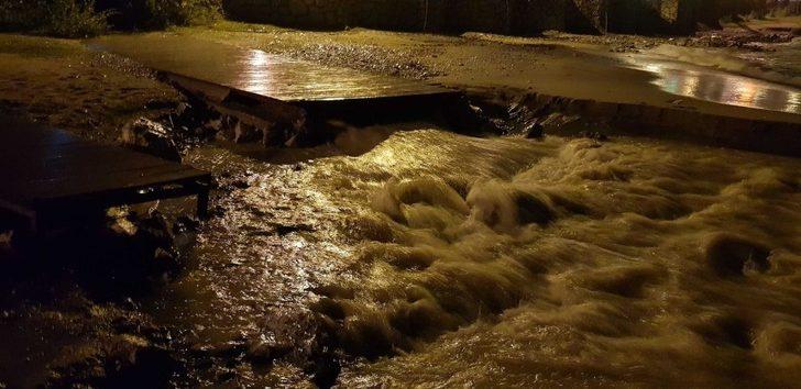 Kuşadası'nı sağnak yağış vurdu! Uyarılar dikkate alınmayınca... G1
