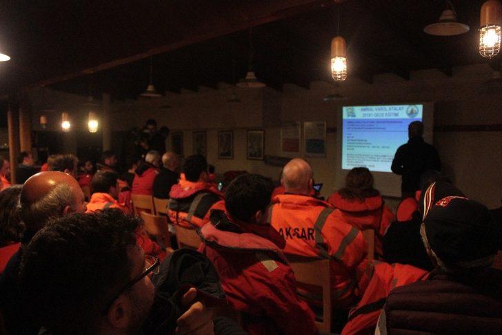 Denizde  Zifiri karanlıkta nefes kesen tatbikat G1