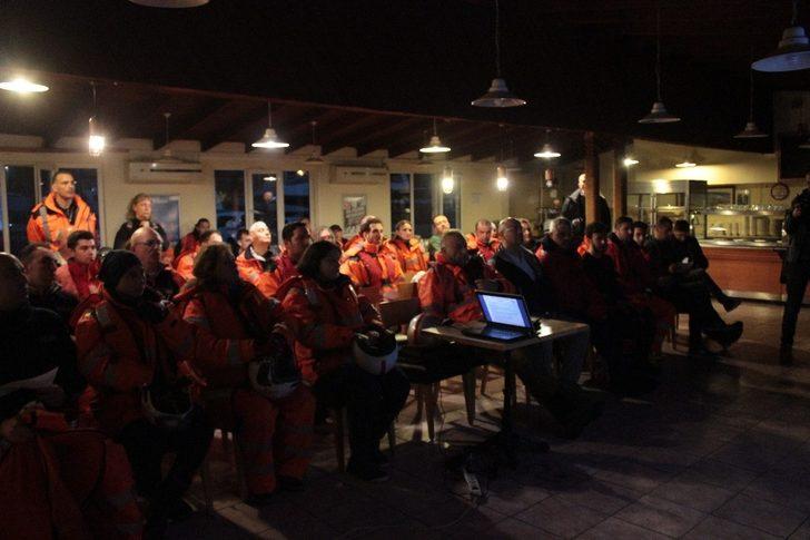 Denizde  Zifiri karanlıkta nefes kesen tatbikat G2