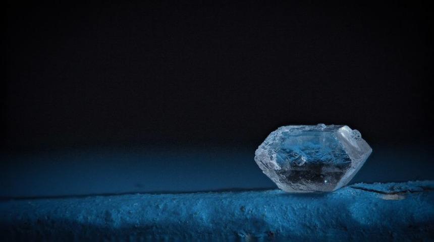 Fotoğraf&ccedil;ı k&uuml;&ccedil;&uuml;k objeleri makro lens ile &ccedil;ekti! Bakın ortaya ne &ccedil;ıktı