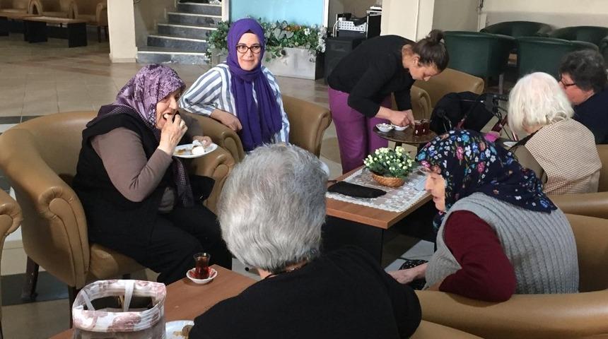 Başkan Zavaroğlu ve ekibinden huzurevi ziyareti