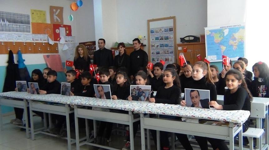 Ercişli &ouml;ğrencilerden &ouml;ğretmene y&ouml;nelik şiddete kınama