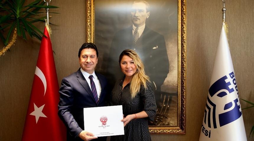 Başkan Aras&rsquo;tan &ldquo;Bir D&uuml;nya &Ccedil;i&ccedil;ek&rdquo; ile eğitime destek