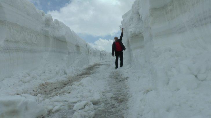 Muş'ta kar 6 metreyi buldu! Aynı yol 8. kez ulaşıma açıldı G3