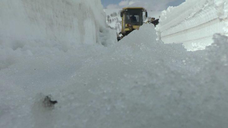 Muş'ta kar 6 metreyi buldu! Aynı yol 8. kez ulaşıma açıldı G1