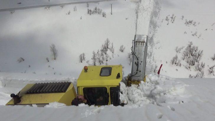 Muş'ta kar 6 metreyi buldu! Aynı yol 8. kez ulaşıma açıldı G5