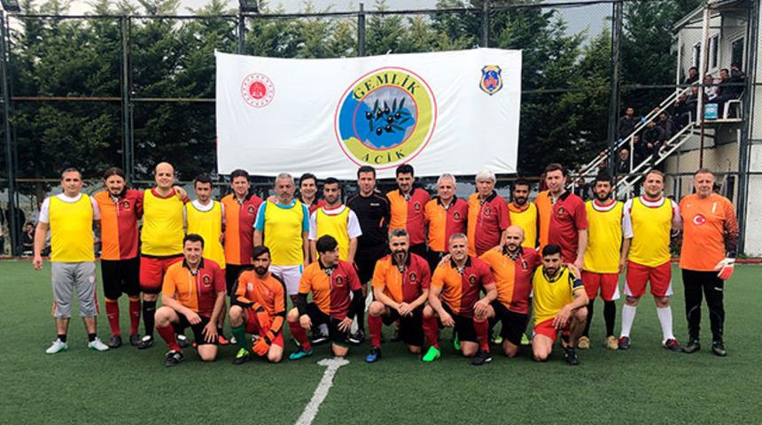 Galatasaray&rsquo;ın eski futbolcuları mahkumlarla ma&ccedil; yaptı