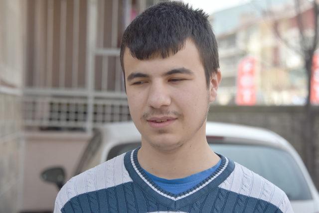 Ahmet,&nbsp;biyonik g&ouml;z ile sevgilisinin y&uuml;z&uuml;n&uuml; g&ouml;rmek istiyor 2