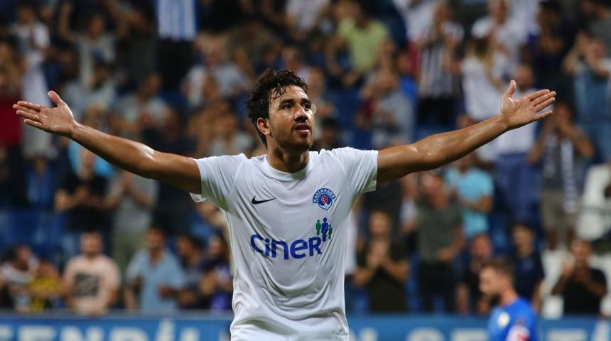 Kasımpaşa'da oynayan Trezeguet en iyi Afrikalı futbolcu se&ccedil;ildi