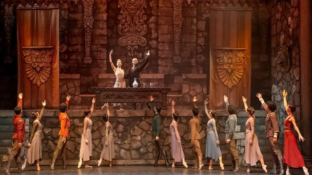 'Hamlet' balesi kapalı gişe veda etti