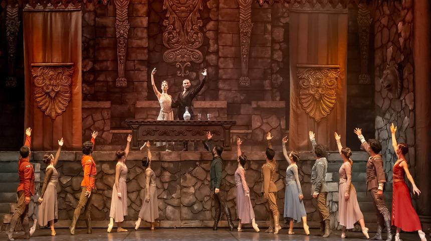 'Hamlet' balesi kapalı gişe veda etti