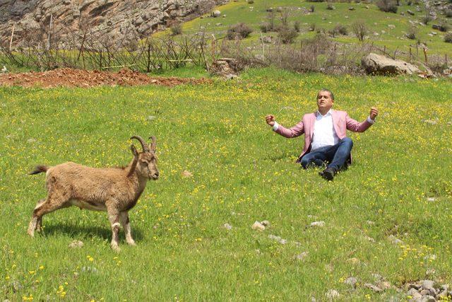 Türkücü Aydın Aydın, Çukurca dağlarında dağ keçisiyle klip çekti