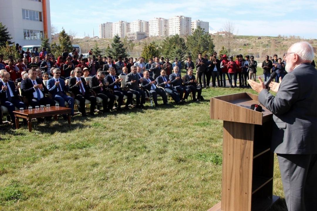 Uluslararası Şehit &Ouml;mer Halisdemir Anadolu İmam Hatip Lisesi Uygulama Cami Temeli Atıldı