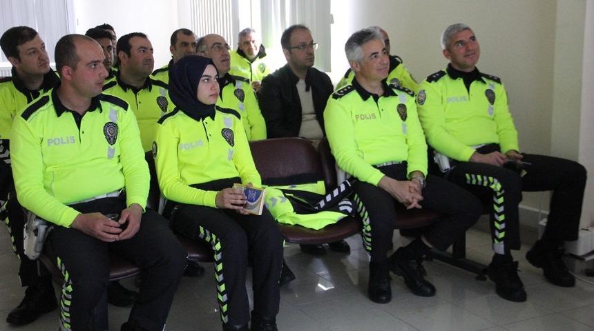 Trafik&ccedil;ilere beden dili eğitimi