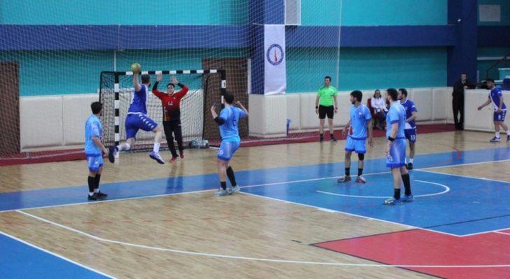 DPÜ erkek hentbol takımı şampiyonluğa koşuyor G1