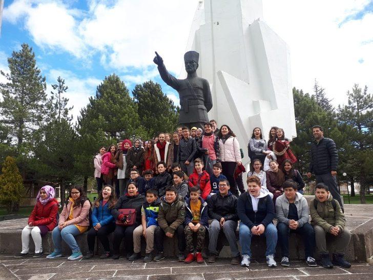 98 okuldan binlerce öğrenci Dumlupınar Şehitliği’ni ziyaret edecek G1