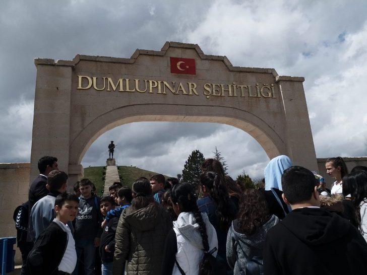 98 okuldan binlerce öğrenci Dumlupınar Şehitliği’ni ziyaret edecek G3