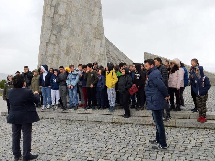 98 okuldan binlerce öğrenci Dumlupınar Şehitliği’ni ziyaret edecek G4