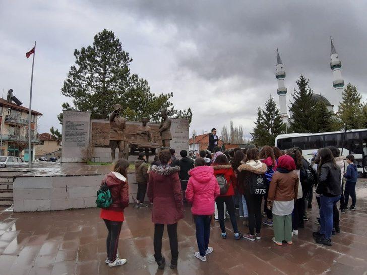 98 okuldan binlerce öğrenci Dumlupınar Şehitliği’ni ziyaret edecek G5