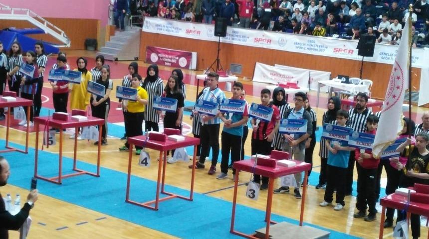 Bilek G&uuml;reşi&rsquo;nden bir g&uuml;m&uuml;ş bir bronz madalya