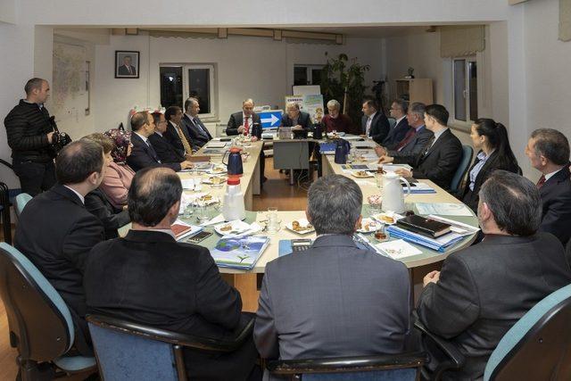 Başkan Büyükkılıç gece yarısı KASKİ’de toplantı yaptı