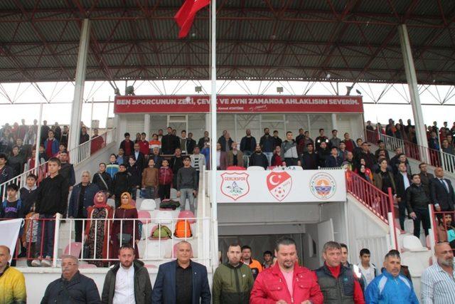 Galatasaraylı veteranlar Gemlik’te gösteri maçı yaptı