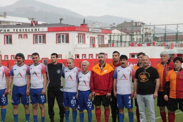 Galatasaraylı veteranlar Gemlik’te gösteri maçı yaptı