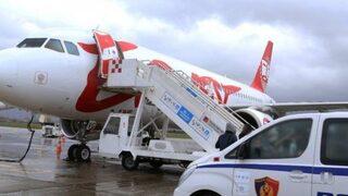 Havalimanında soyguncular piste girip uçağı soydu