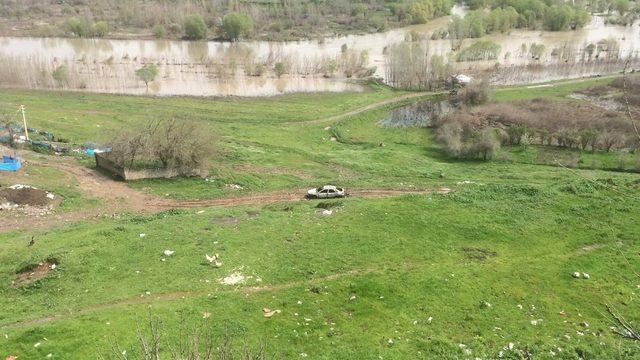 Diyarbakır’da şüpheli araç yangını