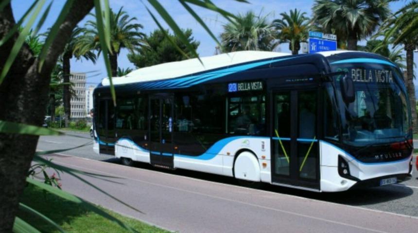 Paris tamamen elektrikli otobüs sistemine geçiyor